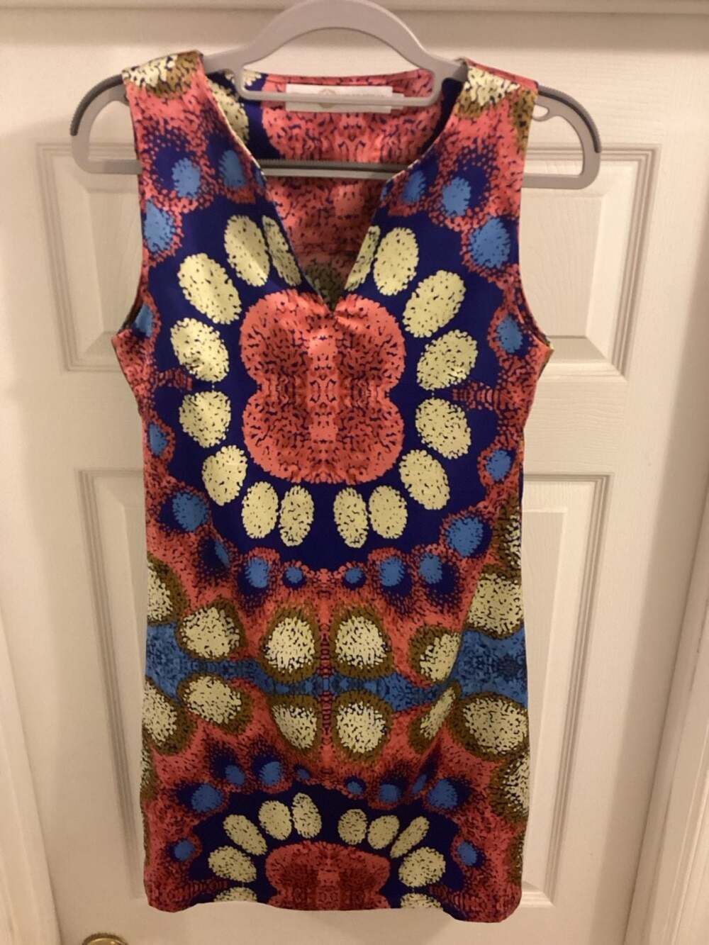 Tracy Negoshian Sleeveless Geometric Print Shift Dress - Picture 2 of 5